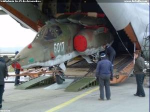 Nakladanie Su-25 do Arménska...