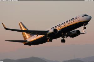 B738 Ryanair EI-DAP při západu slunce