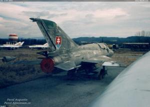 MiG-21UM  0475