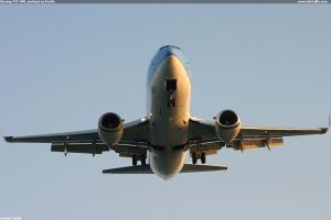 Boeing 737-300, přistání na Korfu