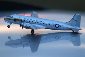 C-54 Skymaster  civil.DC-4 1:144 Minicraft